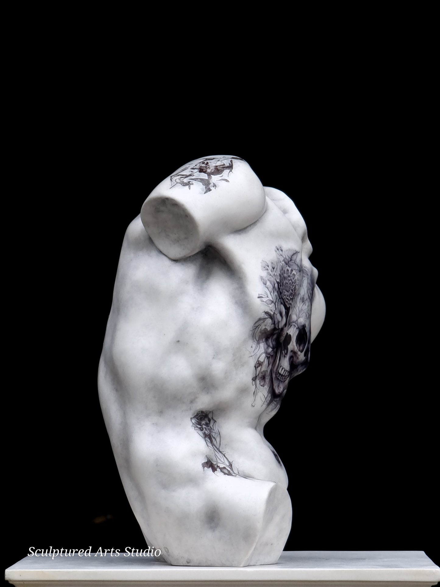 Apollon tatoué : crânes mythiques