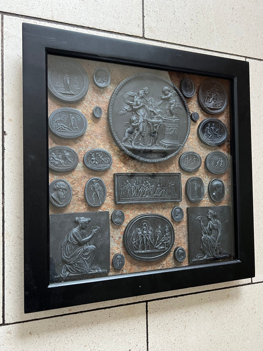 Intailles encadrées en basalte noir