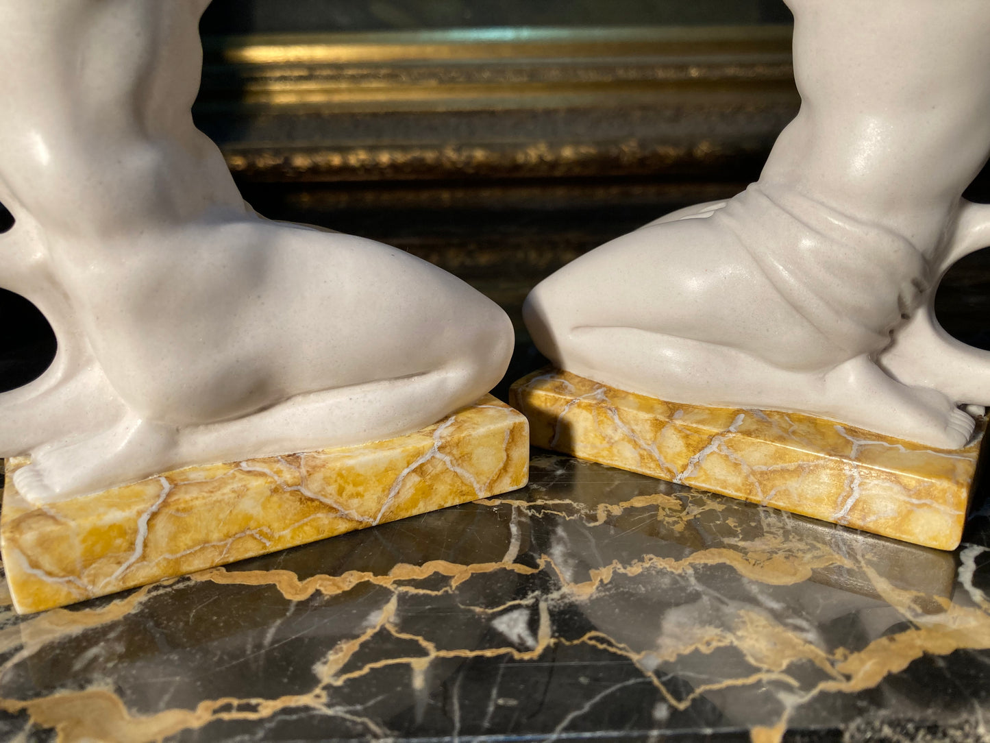 Atlas Kerzenhalter mit Sienna-Sockel (Paar)