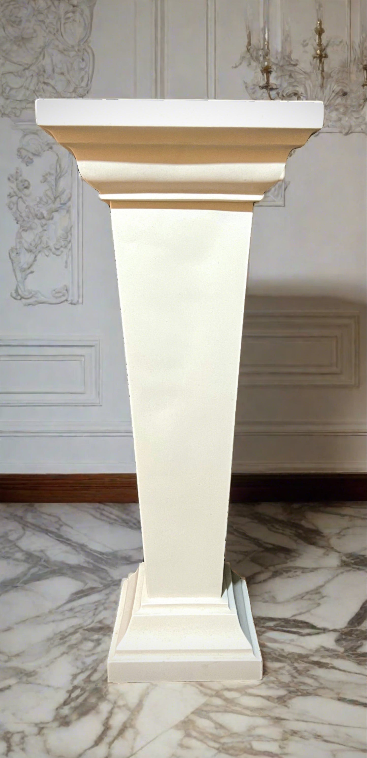 Petite colonne carrée effilée