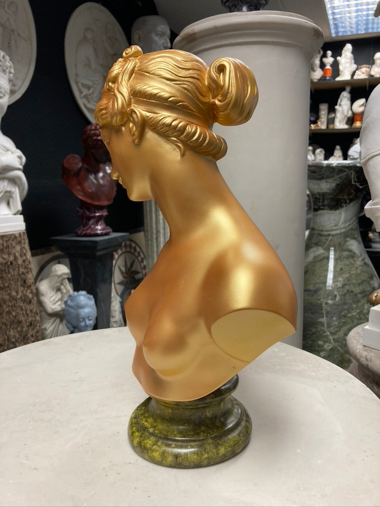 Venus im strahlenden Gold