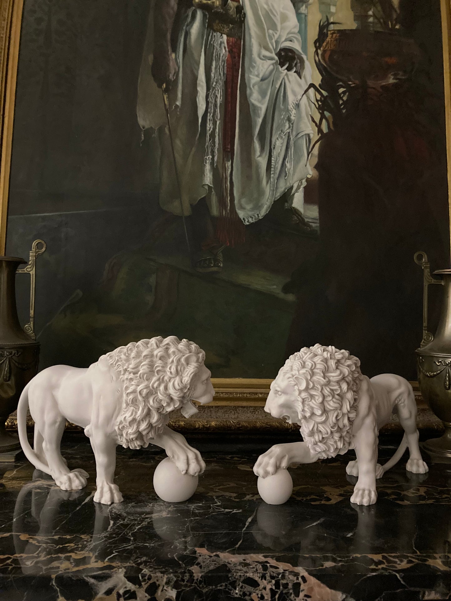 The Medici & Vacca lions Pair Free Standing