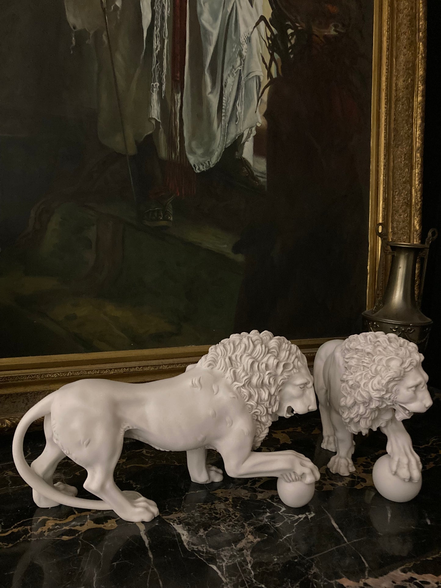 The Medici & Vacca lions Pair Free Standing