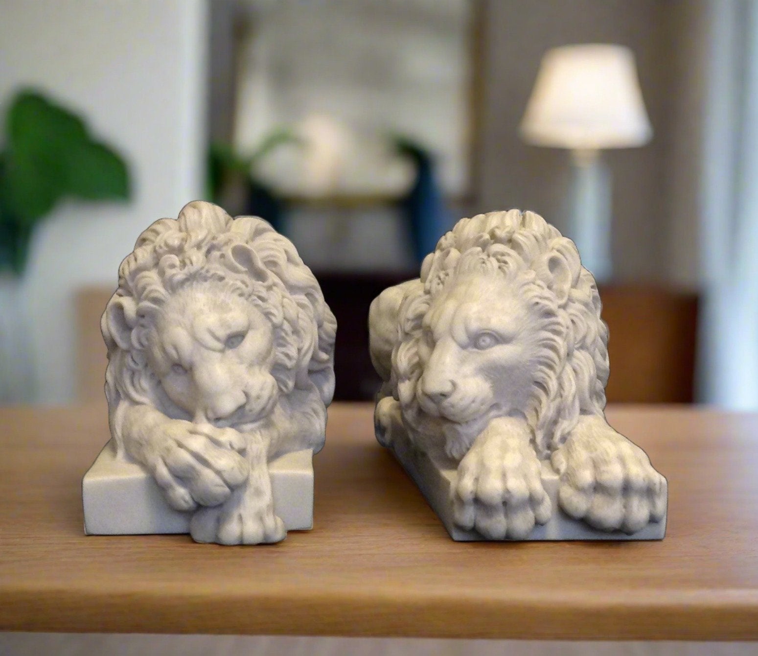 PAIRE DE MODELES EN BOIS SCULPTE REPRESENTANT DEUX LIONS ASSIS , ITALIE, PROBABL