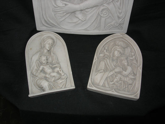 Ensemble de 3 plaques reliques.