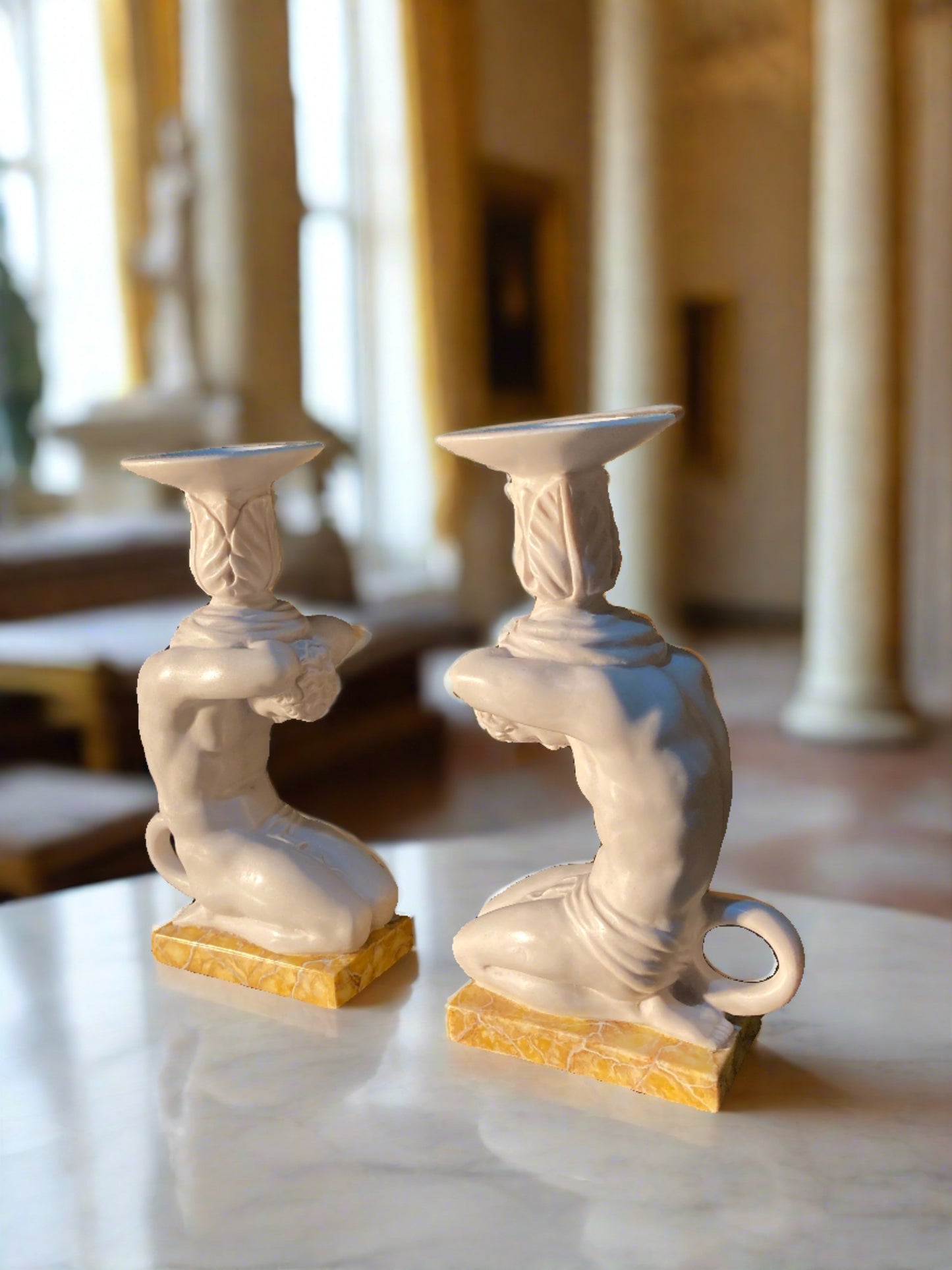 Atlas Kerzenhalter mit Sienna-Sockel (Paar)