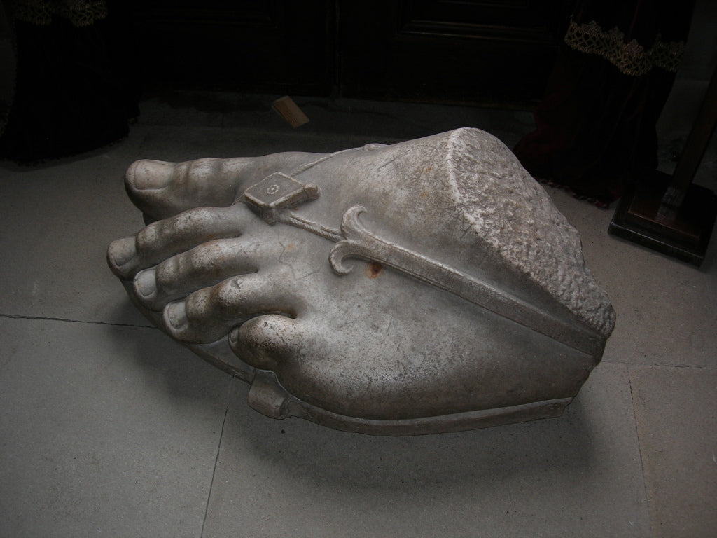 Le pied colossal