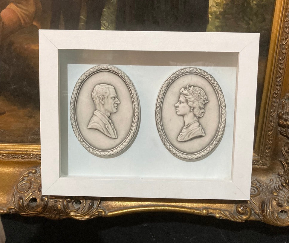 Porträt-Kameen von Königin Elizabeth II. und Prinz Phillip