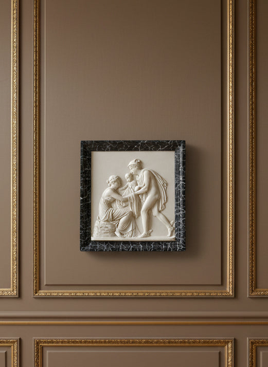 Eine fein gearbeitete Marmor-Wandtafel mit Hermes und dem Bacchus-Kind