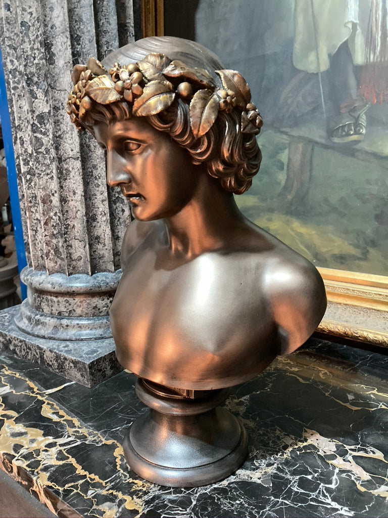 Bronzener Antinoos mit abgenutztem Schuld-Bacchus-Kranz