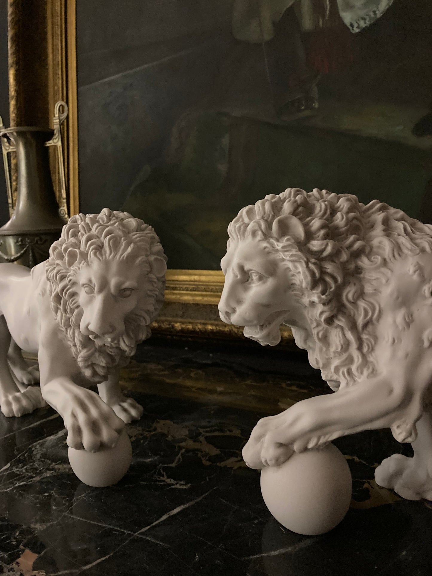 The Medici & Vacca lions Pair Free Standing