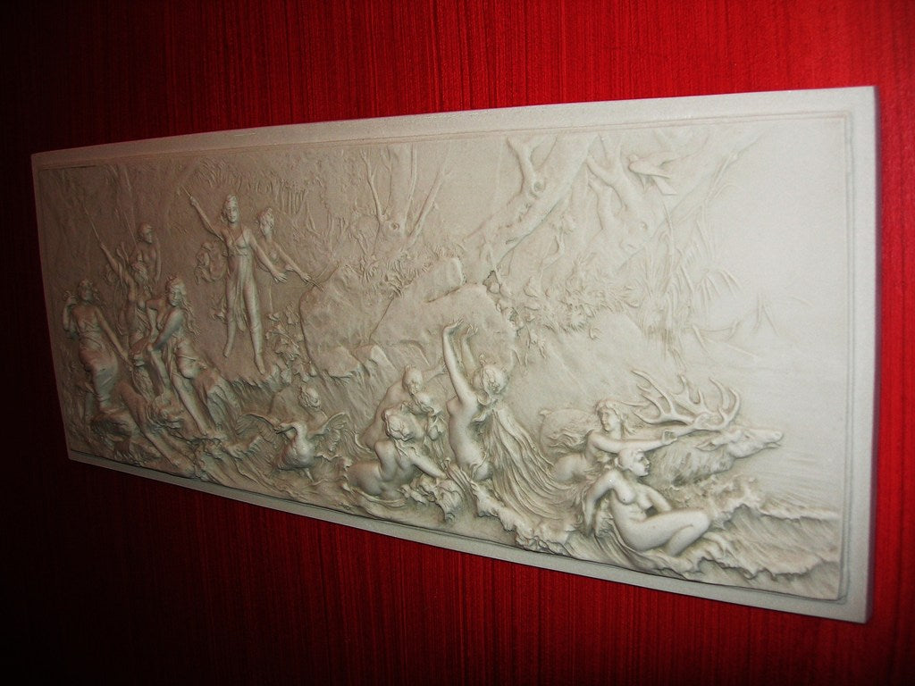 Diana Chasse Relief Lrg