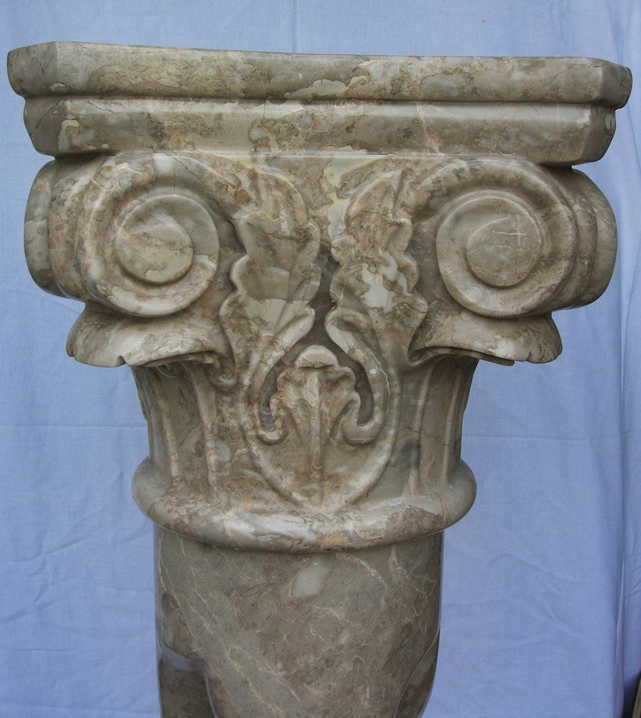 Bergkamelien-Drehsäule mit römischem Kopf